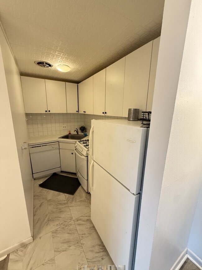 Foto del edificio - 140 Kenrick St