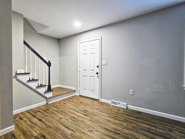 Building Photo - 35 Sunrise Cir