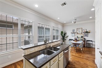 Building Photo - 2712 Sherwin St