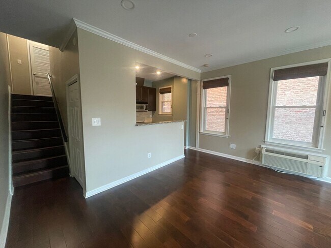 Foto del edificio - Dupont Circle 2-level Condo at The Cygnet. 1 Bed/1 Full Bath, Fireplace and Modern Kitchen