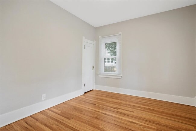 Building Photo - 3 BEDROOM, PLUS 1 BONUS ROOM, 2 BATHROOM SINGLE FAMILY HOME CLOSE TO DOWNTOWN CHEYENNE