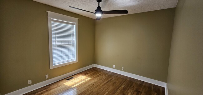 Foto del edificio - 518 Joe B Jackson Pkwy
