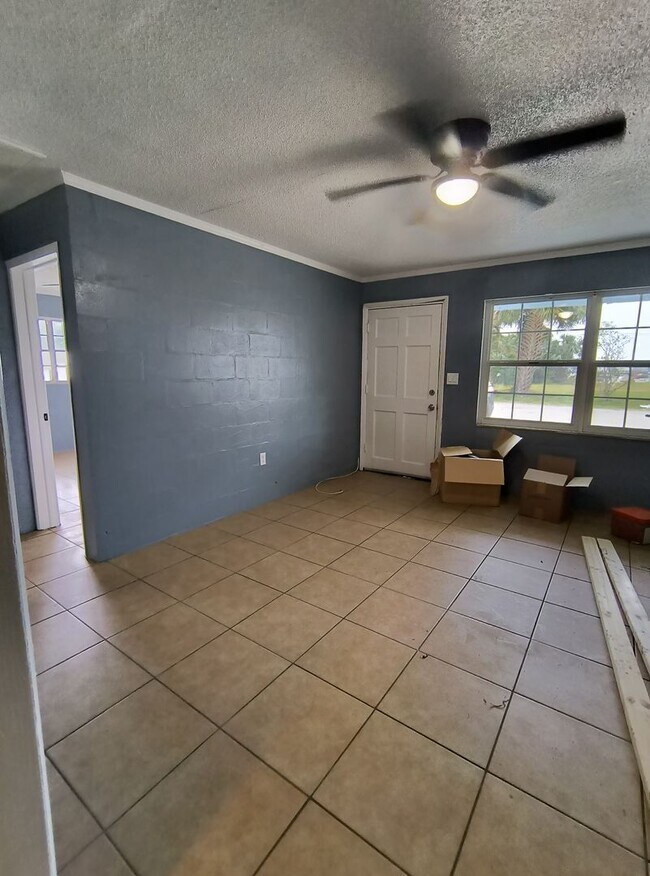 Foto del edificio - 2-Bedroom Home for Rent in Downtown Winter...
