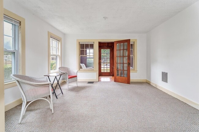 Building Photo - 489 Elton St