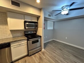 Building Photo - 2807 Beauchamp St