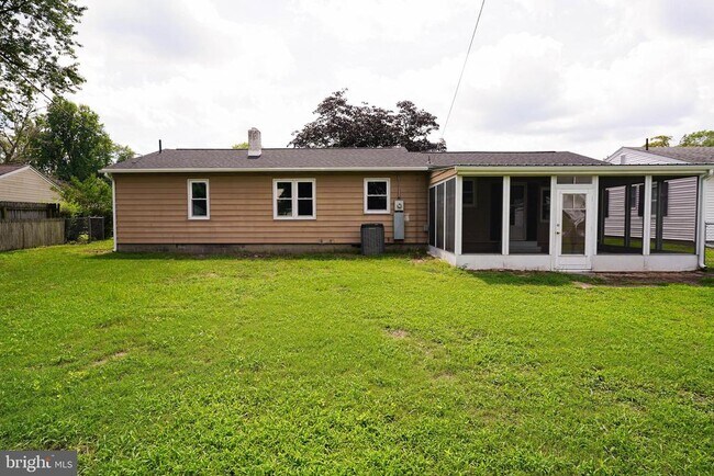 Building Photo - 737 Magnolia Dr