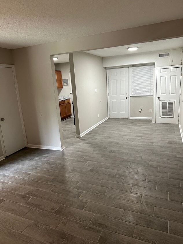 Building Photo - Spacious 2bedroom Townhome