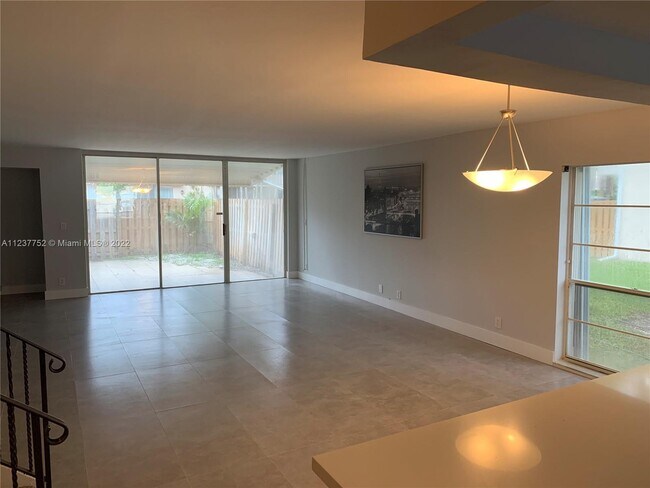Foto del edificio - 917 NE 27th Ave