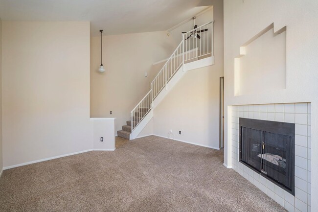 Building Photo - 3+2+Loft, Corner Unit, 2-Car Garage!