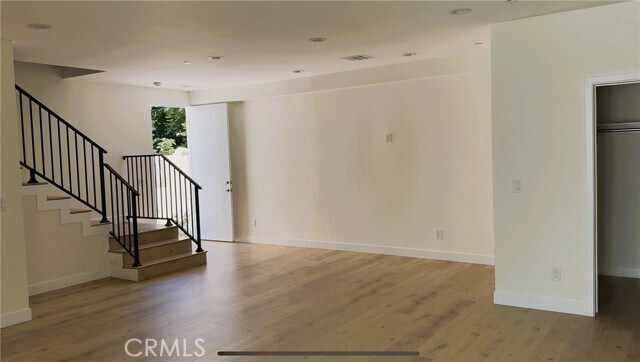 Foto del edificio - 6851 De Celis Pl