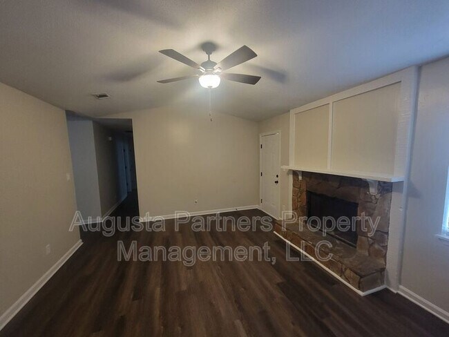Foto del edificio - 2640 Teakwood Dr