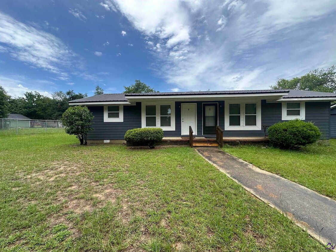 Primary Photo - 1103 Gaines Dr