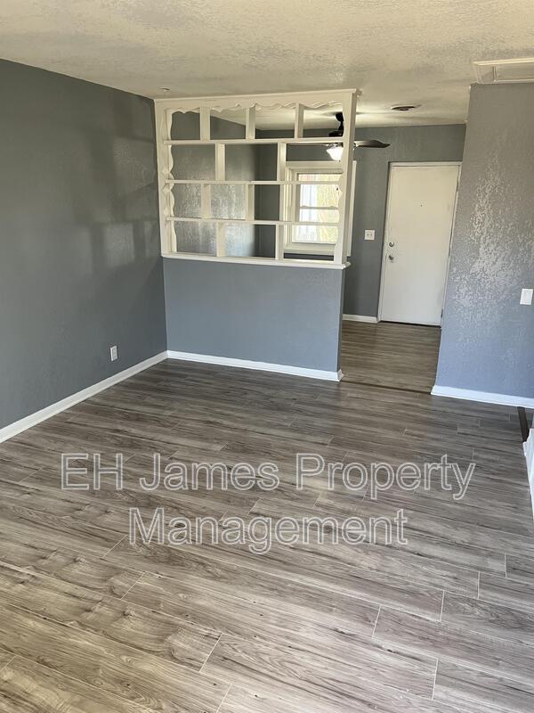 Foto del edificio - 8014 E 2nd St
