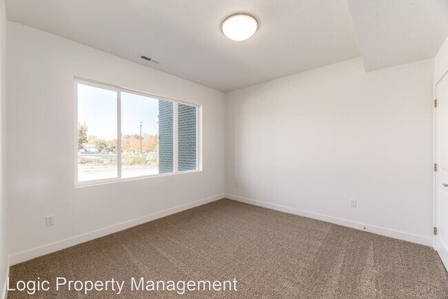 Building Photo - 4 br, 4 bath House - 3542 S. Blue Tee Lane