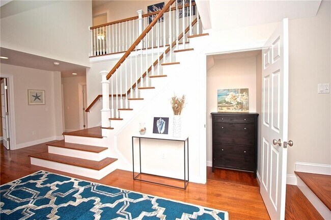 Foto del edificio - 190 Coggeshall Ave