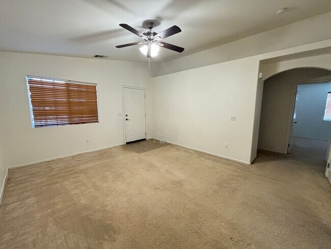 Foto del edificio - Single Story West Rosamond Home