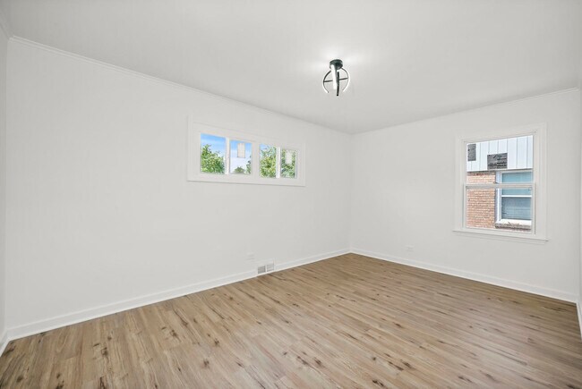 Building Photo - 603 N Lewis Ave