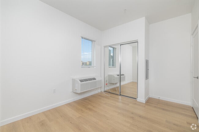 1BR, 1BA - 450SF - Bedroom - Haven on Orange