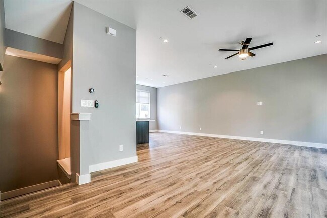Foto del edificio - 5711 Lindell Ave