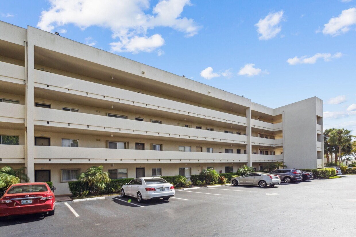 Primary Photo - 3178 Via Poinciana