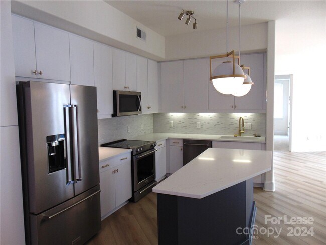 Foto del edificio - 4625 Piedmont Row Dr