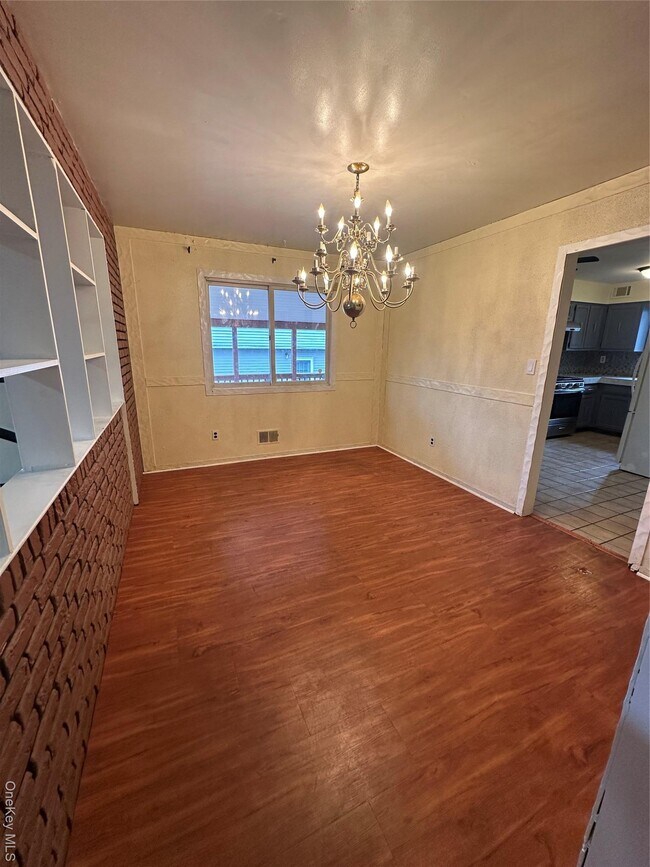 Foto del edificio - 69 Gerow Ave