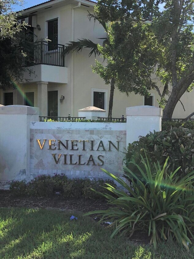 Foto principal - 2500 Venetian Ct