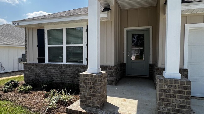 Building Photo - 13580 Cannes Ct