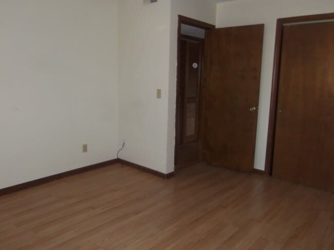 Building Photo - 1391 Parkside Dr