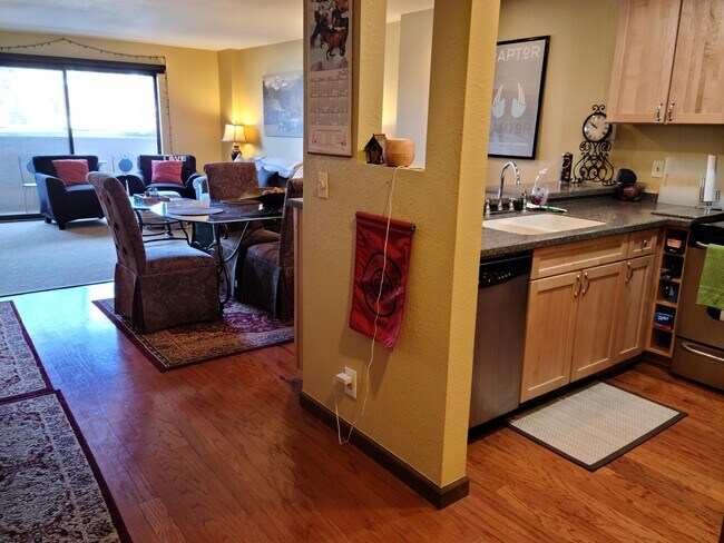 Foto del edificio - 137 Benchmark Rd