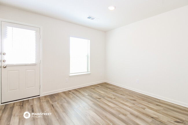 Building Photo - 405 Trinity Trail