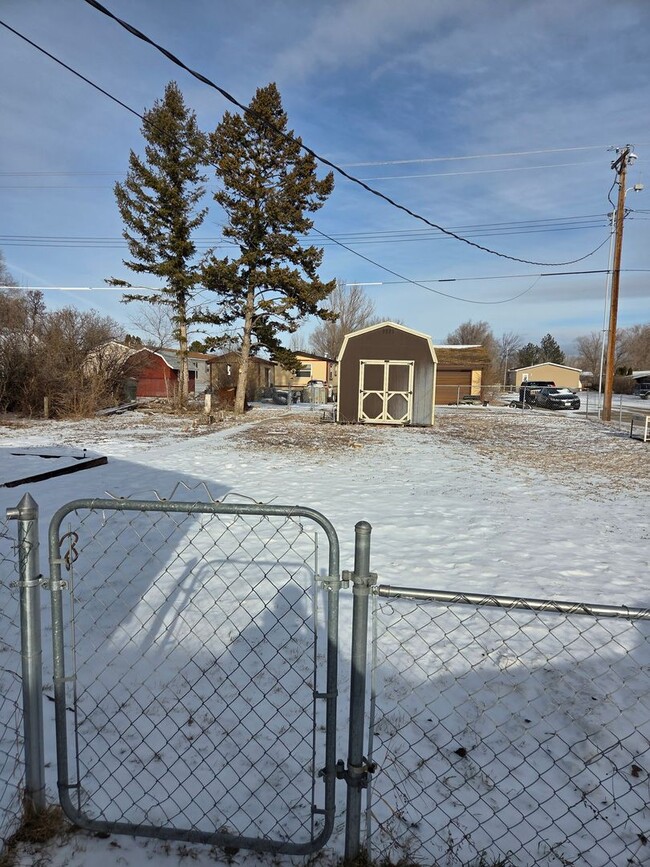 Building Photo - House For Rent!