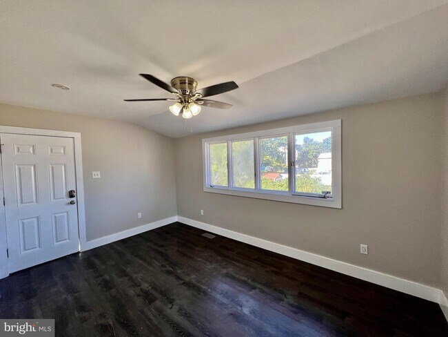Foto del edificio - 412 S White Horse Pike