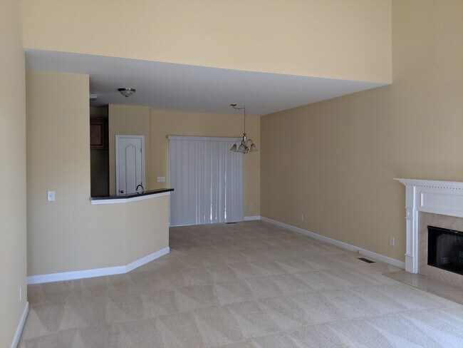 Building Photo - 810 Royal Oaks Dr