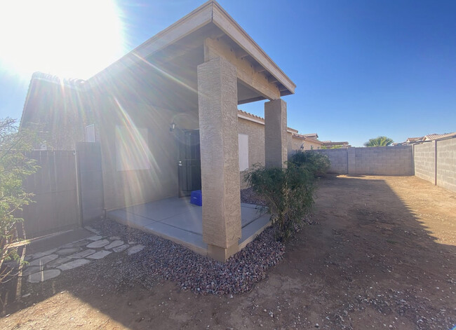 Building Photo - 814 W Cholla St