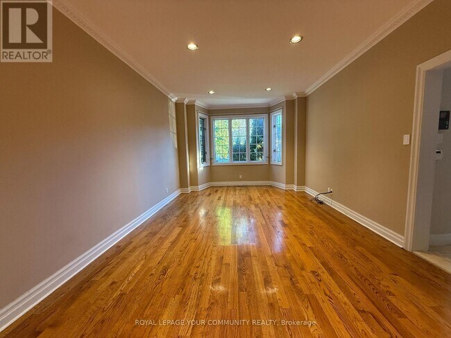 Photo du bâtiment - 3770 Bathurst St
