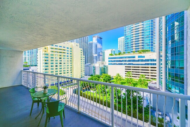 Foto del edificio - 1200 Brickell Bay Dr