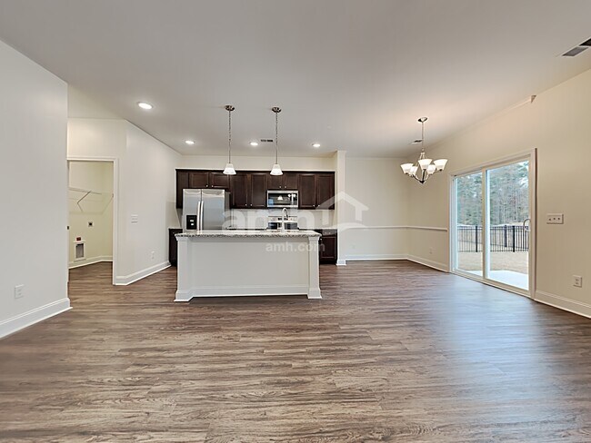 Foto del edificio - 617 W Lionel Rd