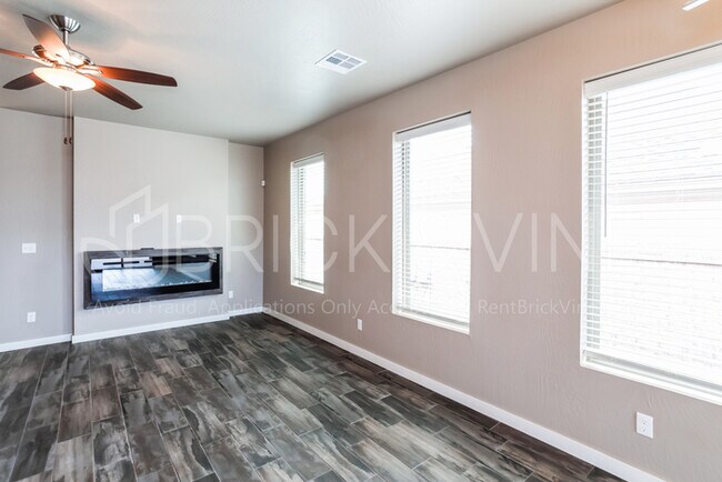 Foto del edificio - 621 NW 182nd St