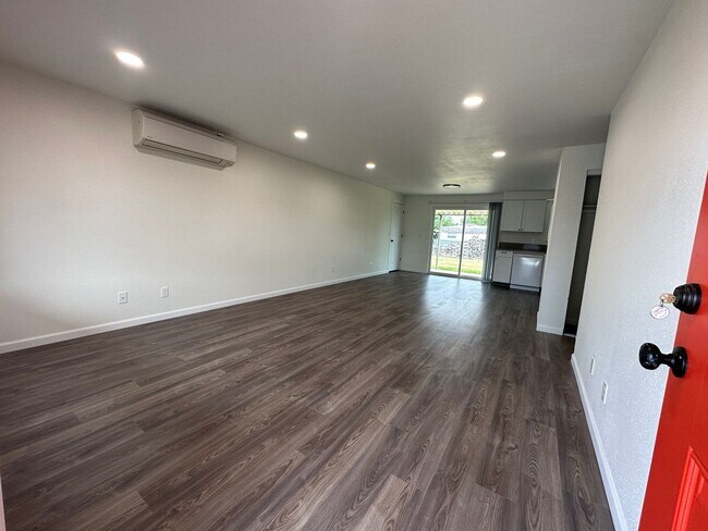 Foto del edificio - *COMING SOON* 3 Bedroom 1 Bath Single Fami...