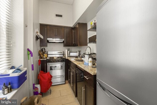 Building Photo - 242 S 13th St