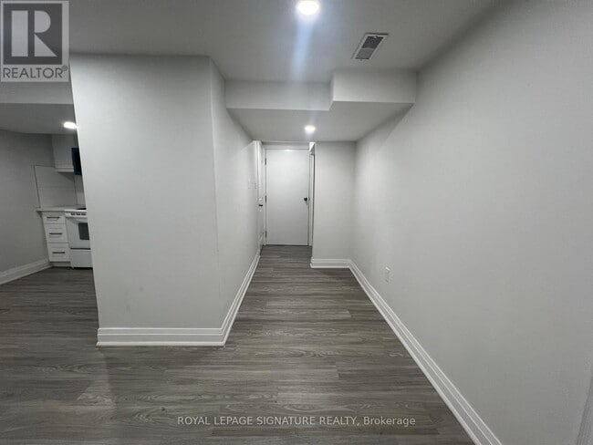 Building Photo - 552 Monteith Ave