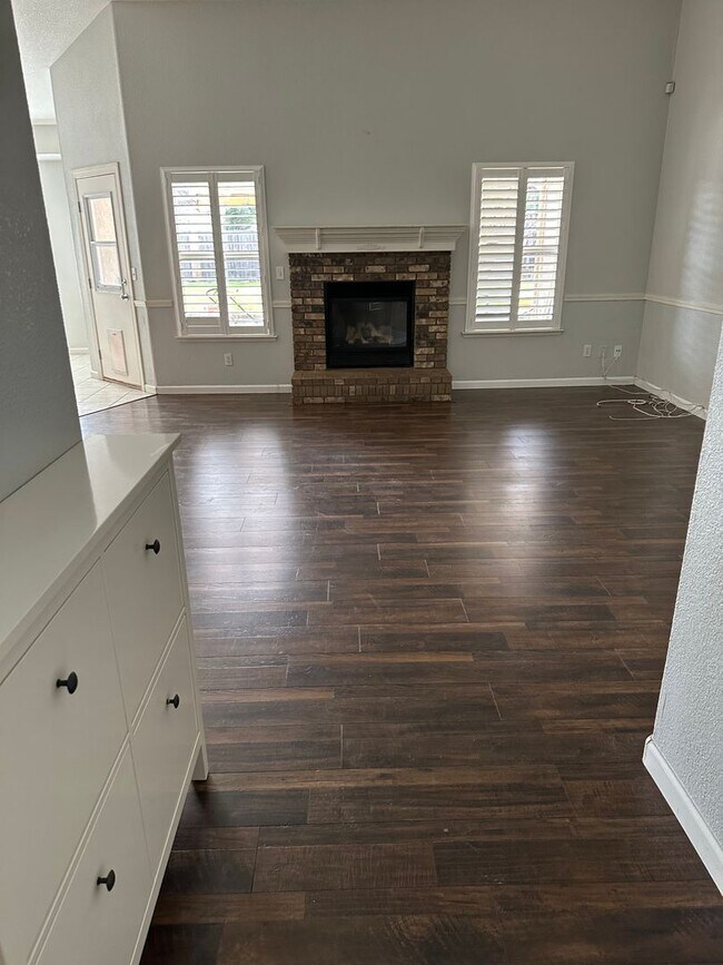 Foto del edificio - Well maintained home for rent in desirable...