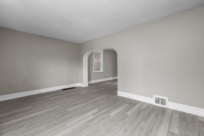 Building Photo - 6040 Maple Ave