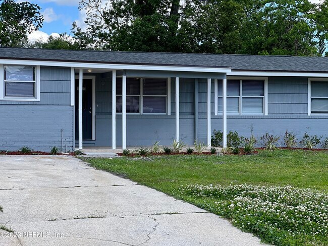 Building Photo - 6765 Snow White Dr