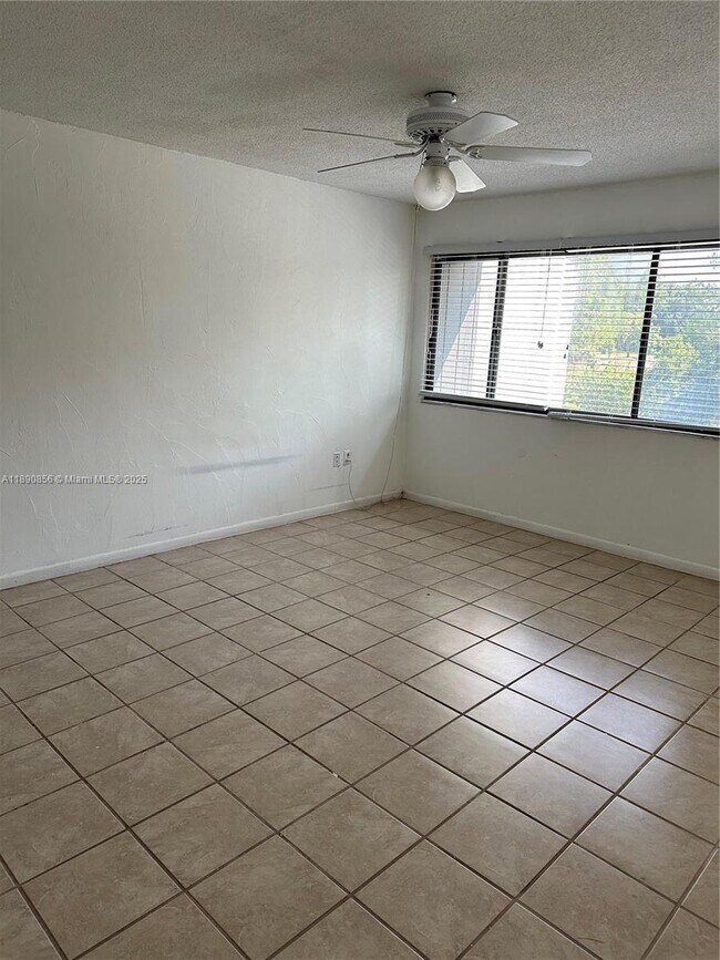 Foto del edificio - 2816 SW 14th Dr