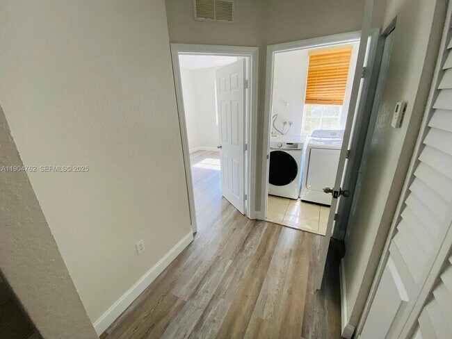 Foto del edificio - 4947 SW 135th Way