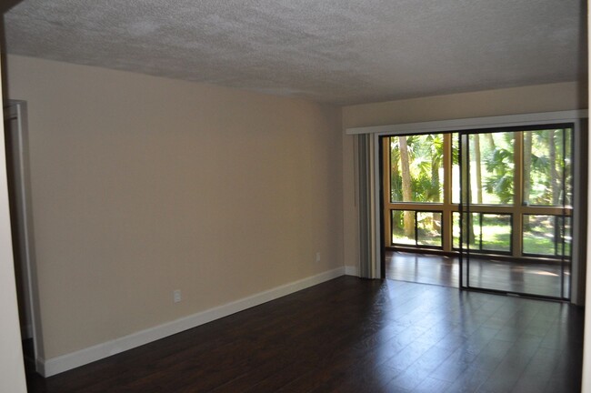 Foto del edificio - Fairways 1st floor condo available