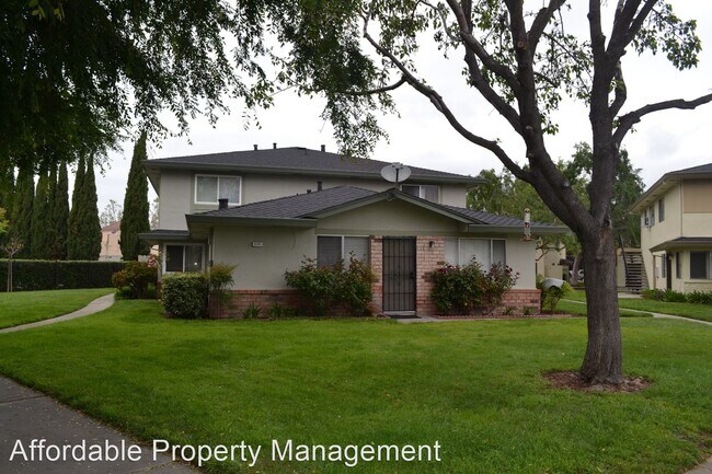 Building Photo - 2 br, 1 bath House - 2135 Swan Court #4