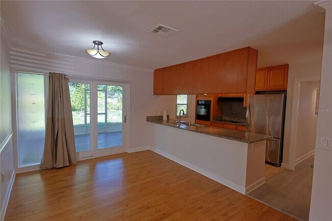 Building Photo - 404 Barclay Dr